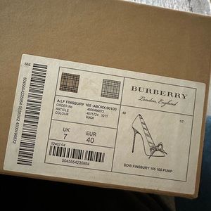 Burberry pumps